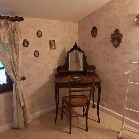 Alojamento de Acomodação e Pequeno-almoço La Haie à Cerf 3*